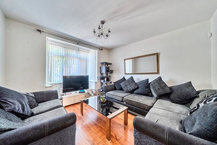 3 Bedroom End Terrace House For Sale In Allenby Road, Greenford, Southall, UB1