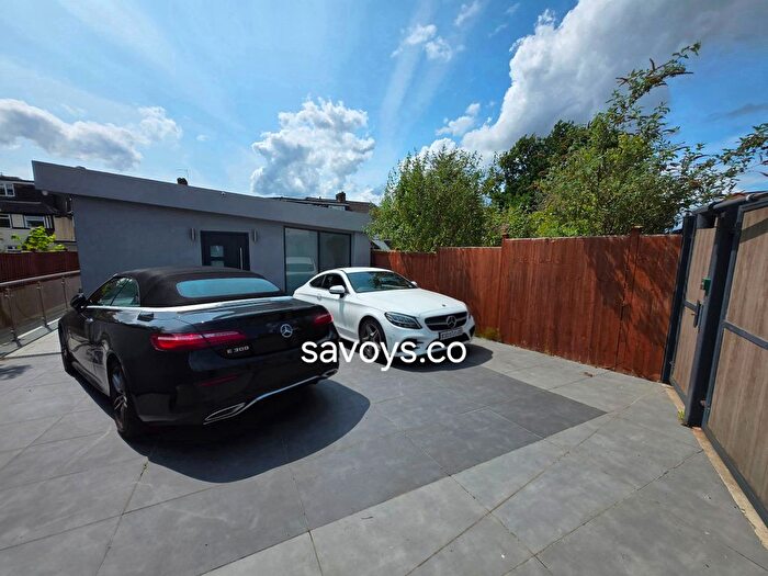 3 Bedroom Detached House To Rent In Wayside, Golders Green, NW11