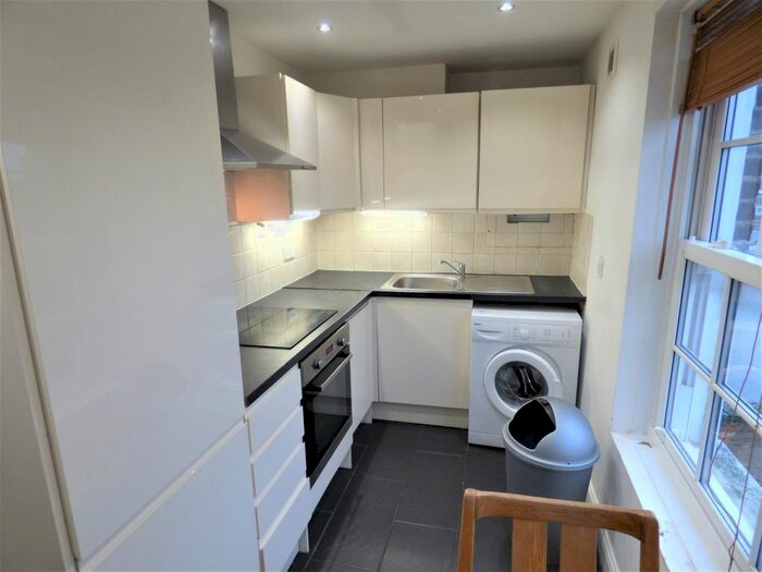 2 Bedroom Flat To Rent In New Cross Road, New Cross, SE14