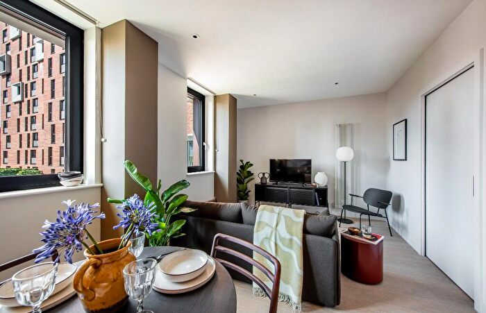 1 Bedroom Apartment To Rent In Kampus, Aytoun Street, Manchester, M1