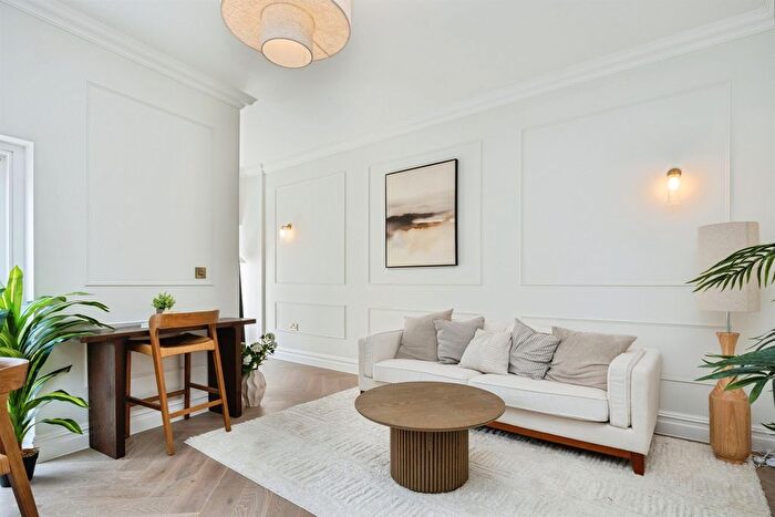 2 Bedroom Flat For Sale In Newton Road, Tunbridge Wells, TN1