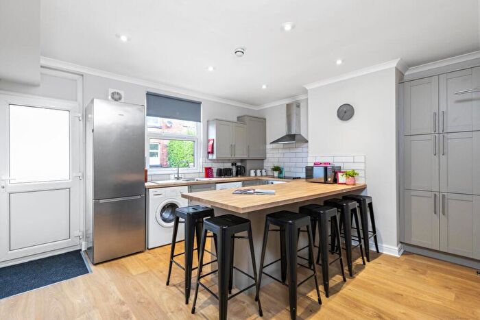 6 Bedroom House To Rent In Newport Gardens, Leeds, LS6