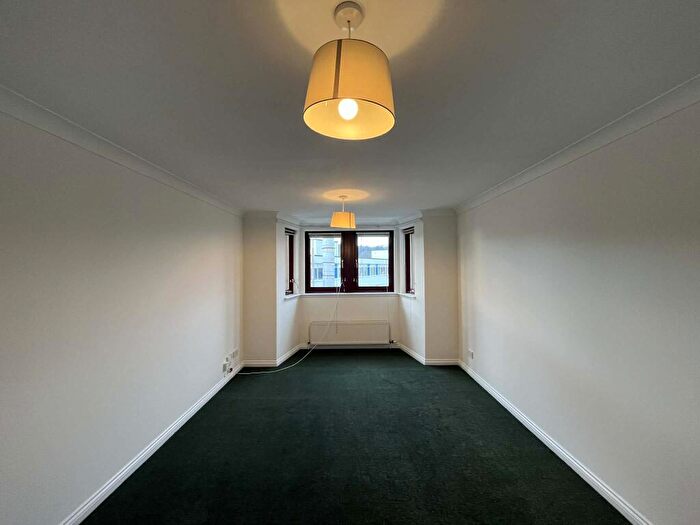 2 Bedroom Flat To Rent In Corbiehill Road, Davidson's Mains, Edinburgh, EH4