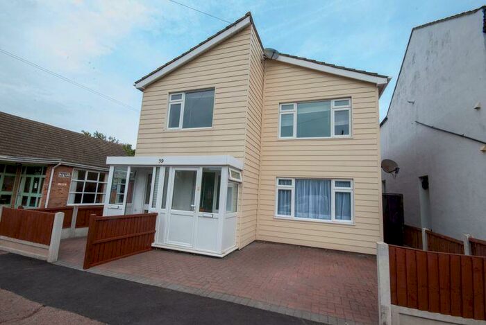 3 Bedroom Flat To Rent In Pall Mall, Leigh-On-Sea, Essex, SS9