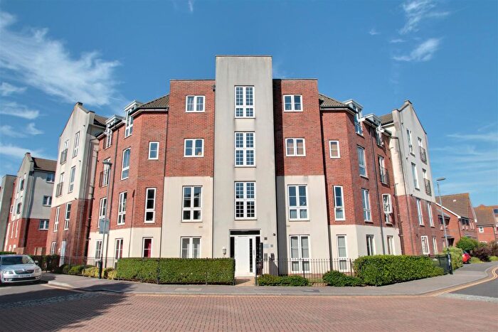 2 Bedroom Flat To Rent In Stephenson Court, Cambrian Way, Worthing, BN13