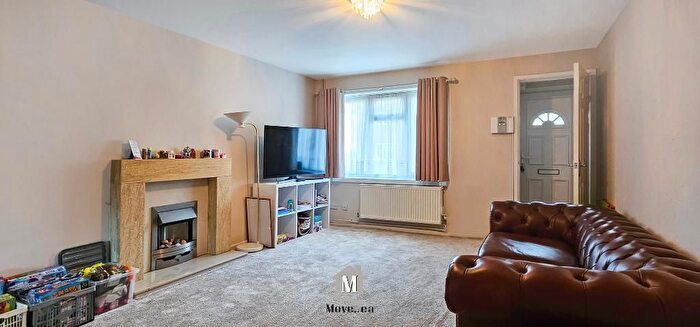 2 Bedroom End Of Terrace House For Sale In Avebury, Slough, SL1