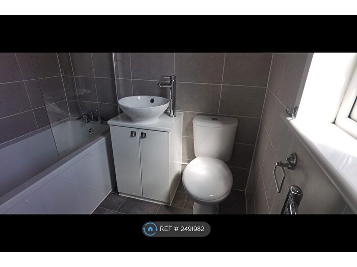 2 Bedroom End Of Terrace House To Rent In Glencairn Street, Camelon, Falkirk, FK1