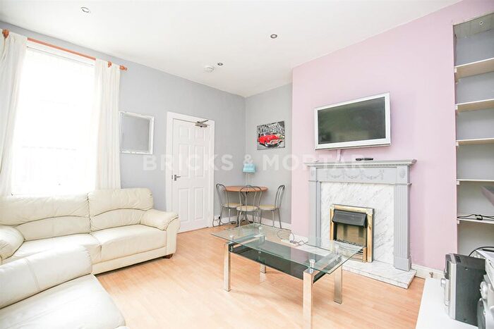 3 Bedroom Flat To Rent In Third Avenue, Heaton, Newcastle Upon Tyne, NE6