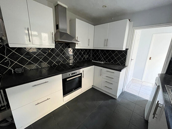 3 Bedroom House To Rent In Holbrook Road, Stratford, E15