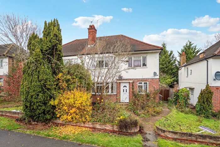 2 Bedroom Maisonette For Sale In Tolcarne Drive, Pinner, HA5