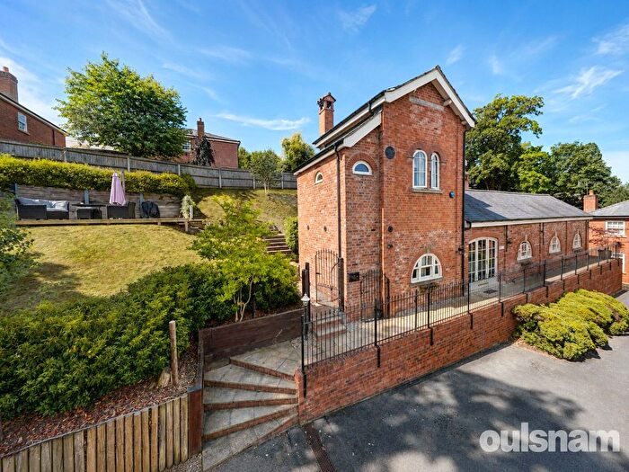 2 Bedroom Detached House For Sale In Galton Way, Hadzor, Droitwich, Worcestershire, WR9