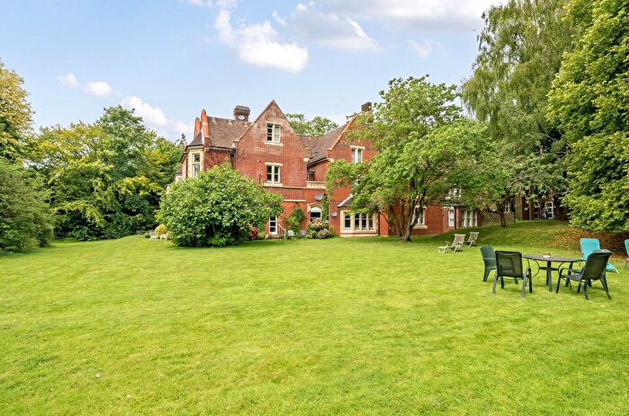 2 Bedroom Flat For Sale In Oakwood Close, Otterbourne, Winchester, Hampshire, SO21