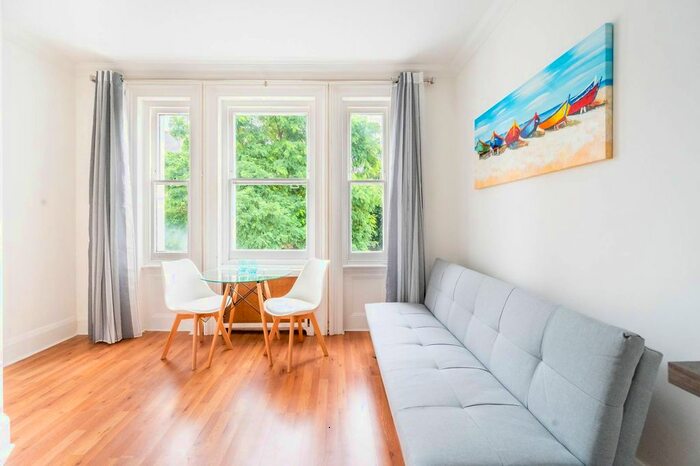 1 Bedroom Flat To Rent In Greyhound Road, Barons Court, London, W14