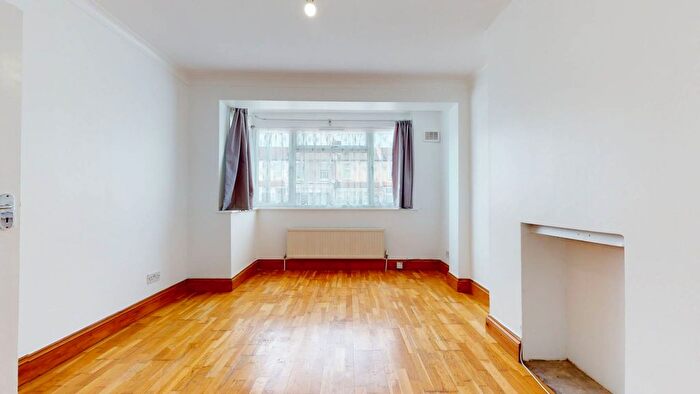 1 Bedroom Maisonette To Rent In Rookstone Rd, London, SW17