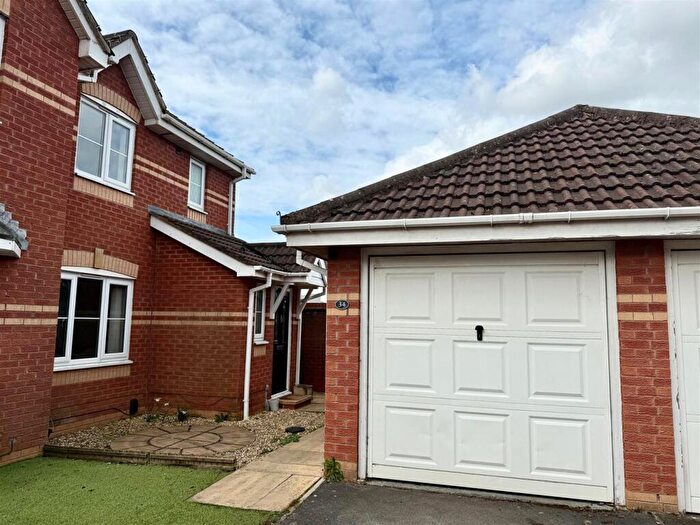 3 Bedroom Semi Detached House For Sale In Rangers Walk, Hanham, Bristol, BS15