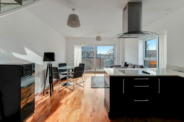 2 Bedroom Flat To Rent In Flamsteed Close, Cambridge, Cambridgeshire, CB1