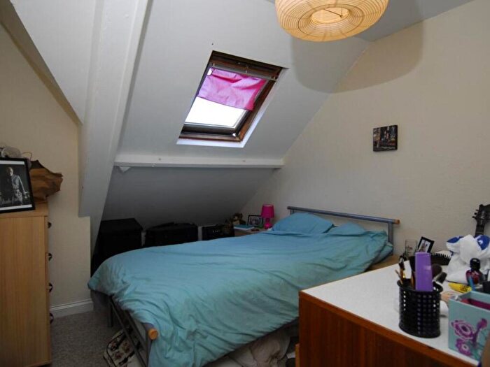 2 Bedroom Apartment To Rent In Flat Napier Terrace, PL4