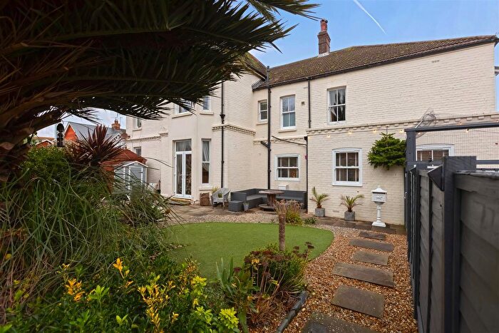 2 Bedroom Flat For Sale In Heene Road, Worthing, BN11