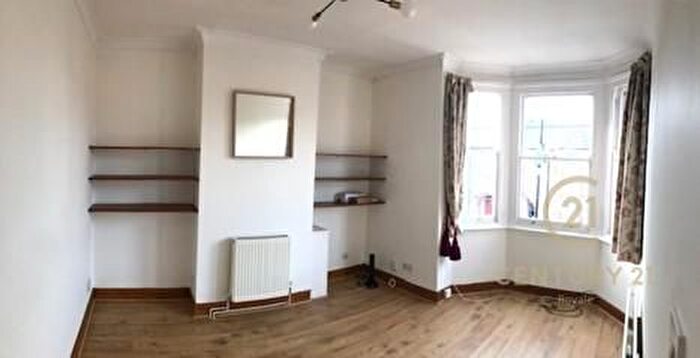 2 Bedroom Maisonette To Rent In Corporation Street, London, E15