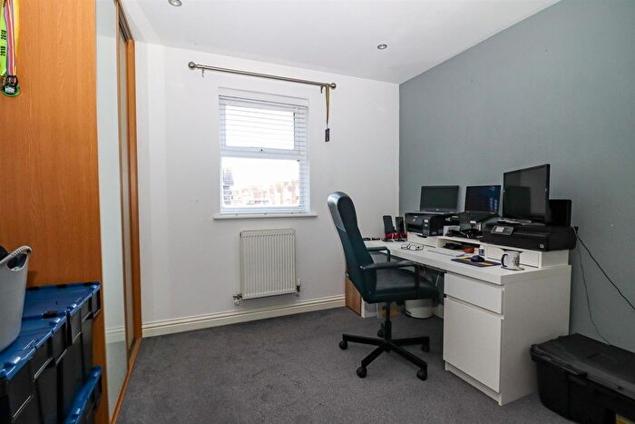 2 Bedroom Flat For Sale In Dorset Road South, Bexhill-On-Sea, TN40