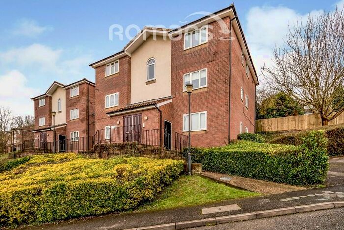 2 Bedroom Flat To Rent In Lingfield Close, HP13