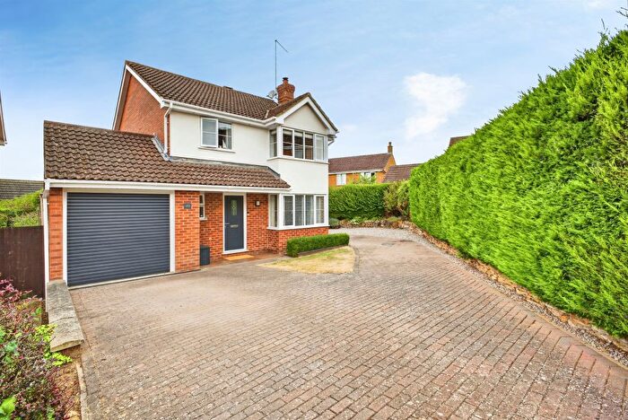 4 Bedroom Detached House For Sale In Icknield Drive, Northampton, NN4