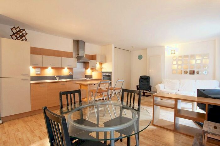 2 Bedroom Flat To Rent In West Parkside, Farnsworth Court West Parkside, SE10