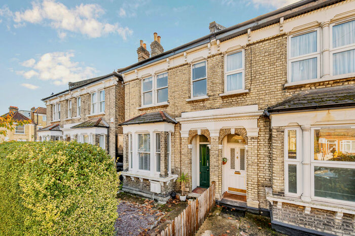 2 Bedroom Flat To Rent In Sistova Road, London, SW12