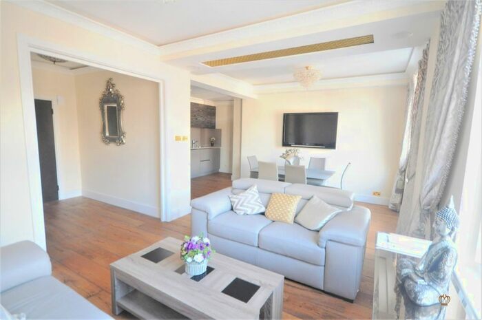 2 Bedroom Flat To Rent In Hertford Street, London, W1J