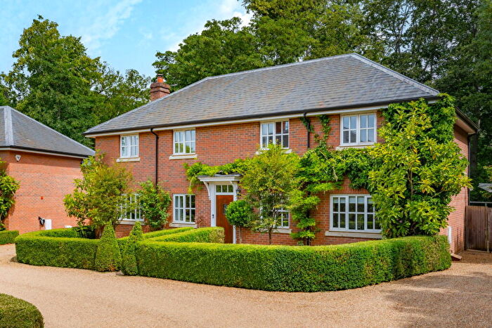 4 Bedroom Detached House For Sale In Garden Lane, Tyringham, Newport Pagnell, MK16