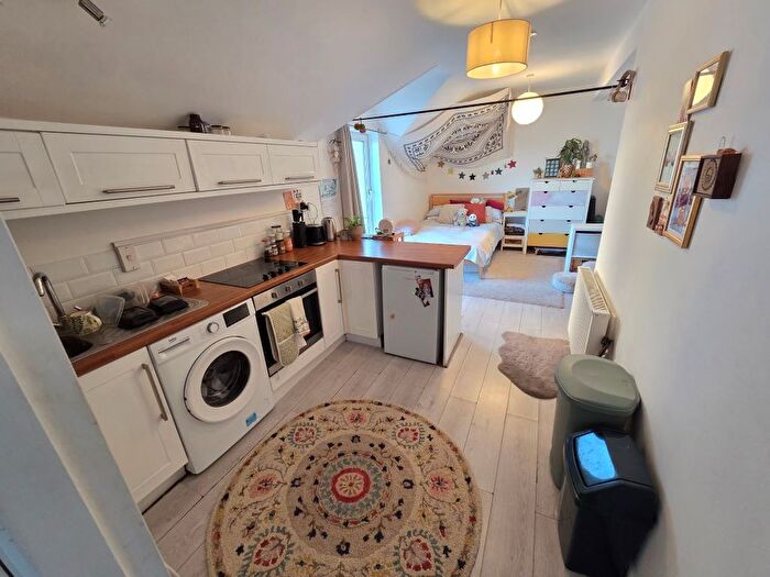 1 Bedroom Studio For Sale In Flat, St Michael's Road, Bournemouth, Dorset, BH2