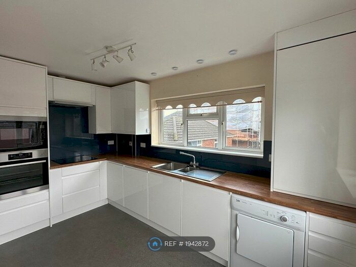 3 Bedroom Maisonette To Rent In Cranmore Lane, Aldershot, GU11