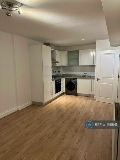 1 Bedroom Flat To Rent In High Street, Waltham Cross, EN8