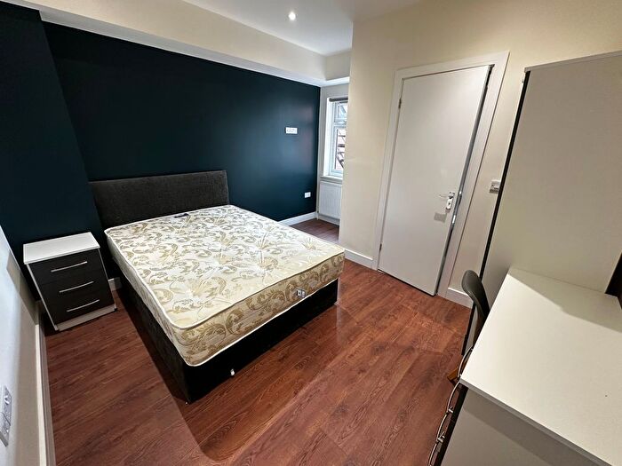 Property To Rent In Glenfield Road, Leicester, LE3