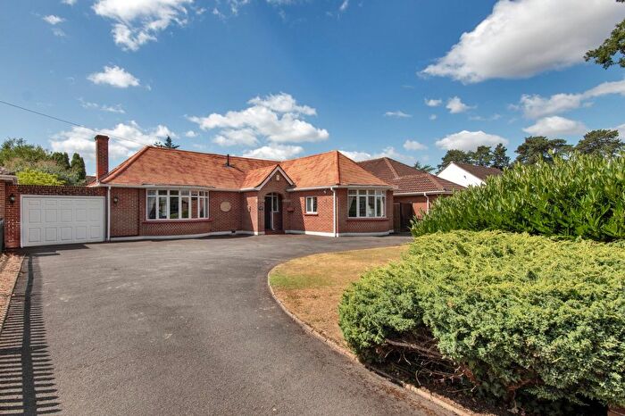 2 Bedroom Bungalow For Sale In Fawkham Avenue, Longfield, Kent, DA3