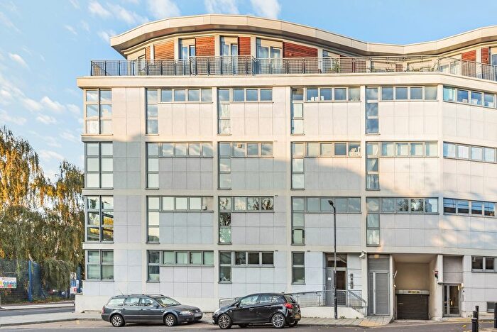 3 Bedroom Flat To Rent In Pennack Road, London, SE15