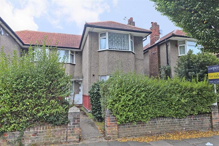 2 Bedroom Maisonette For Sale In Berkeley Close, Ruislip, HA4