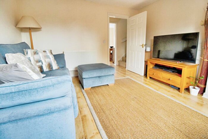 3 Bedroom End Of Terrace House For Sale In Brindles Close, Buckingham, MK18