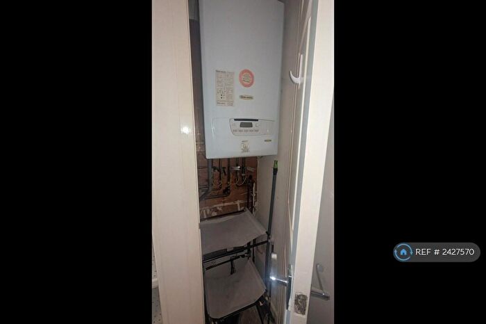 1 Bedroom Flat To Rent In Bradford Road, Cleckheaton, BD19