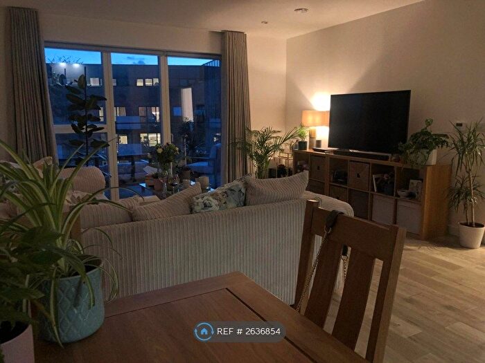 2 Bedroom Flat To Rent In Station Approach, London, SE26