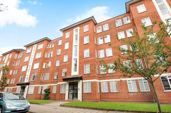 2 Bedroom Flat To Rent In Shannon Place, St John's Wood, London, NW8