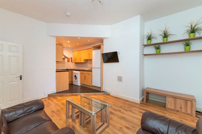 3 Bedroom Flat To Rent In Lonsdale Terrace, Jesmond, Newcastle Upon Tyne, NE2