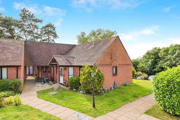 2 Bedroom Bungalow For Sale In Eynsham Road, Farmoor, Oxford, OX2