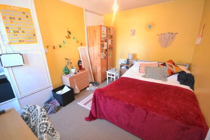 3 Bedroom Terraced House To Rent In Hatherley Road, Reading, Berkshire, RG1