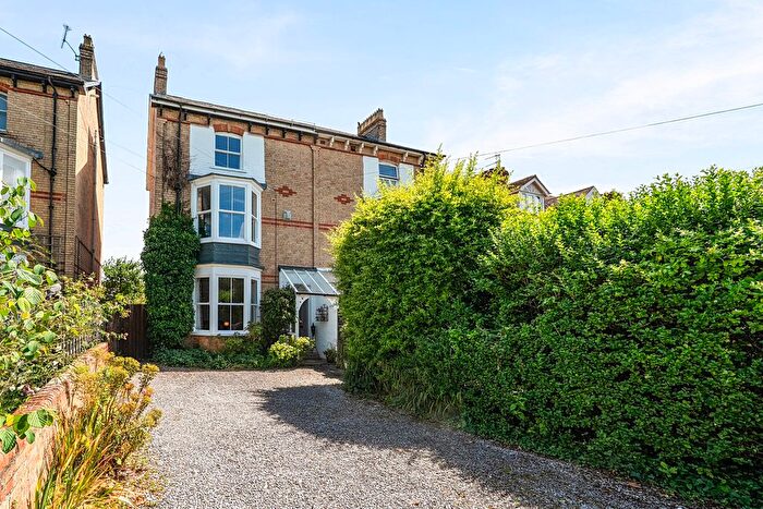 5 Bedroom Semi Detached House For Sale In South Road, Taunton, TA1