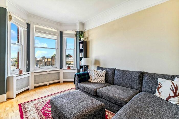 2 Bedroom Flat To Rent In Munster Road, Fulham, SW6