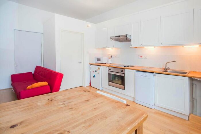 1 Bedroom Flat To Rent In Adelaide Grove, Shepherds Bush, London W12