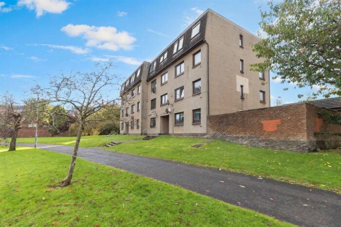2 Bedroom Flat For Sale In Fortingall Avenue, Glasgow, G12