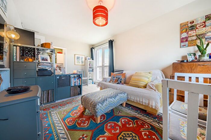 1 Bedroom Flat For Sale In Lorrimore Road, London, SE17