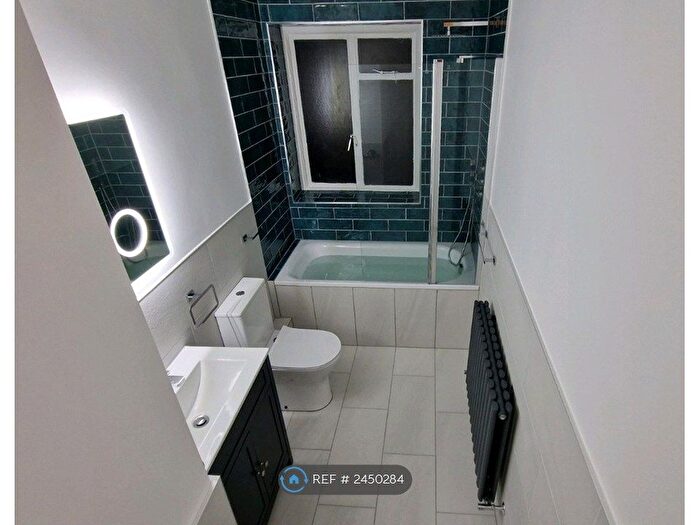 2 Bedroom Flat To Rent In Granville Court, London, N4